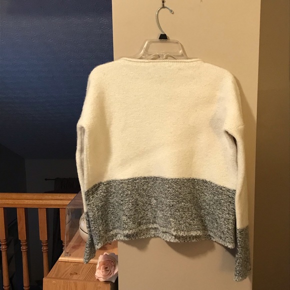 Vince Wool/ Silk/ Cashmere Blend Crewneck Sweater - Picture 9 of 10